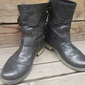 Black moto boots